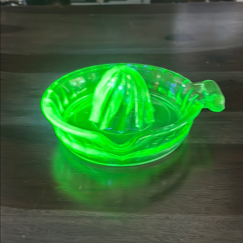 Unmarked vintage uranium glass juicer 7”